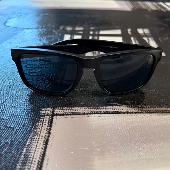 OO9102 Oakley Holbrook Black Matte Frame - Picture 6 of 10